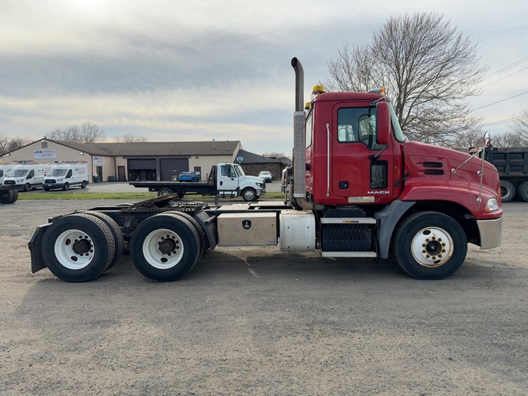 2013-mack-pinnacle-cxu613-image-6