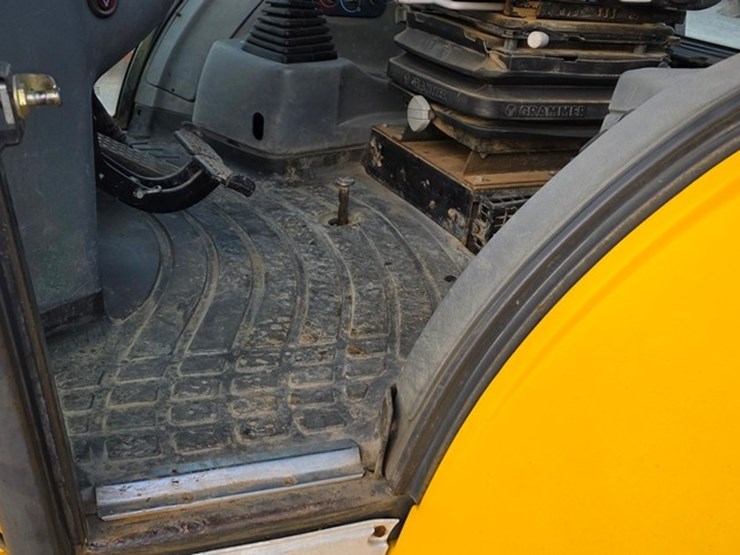 2009-new-holland-b95b-image-58