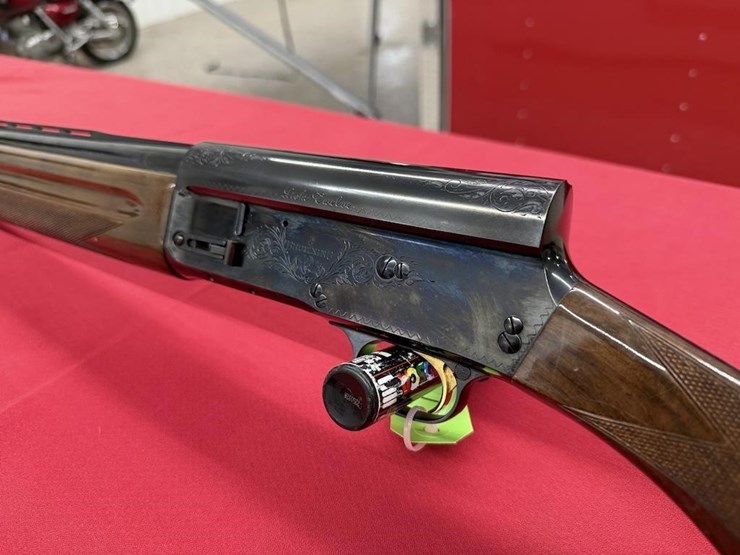 browning-light-twelve-12-gauge-shotgun-image-6