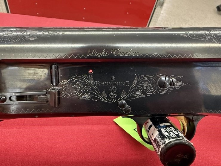 browning-light-twelve-12-gauge-shotgun-image-7