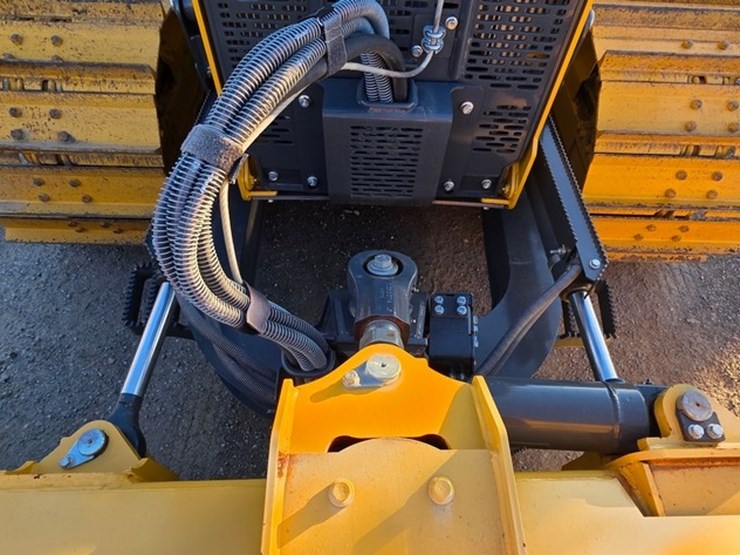 2023-deere-550-lgp-image-57