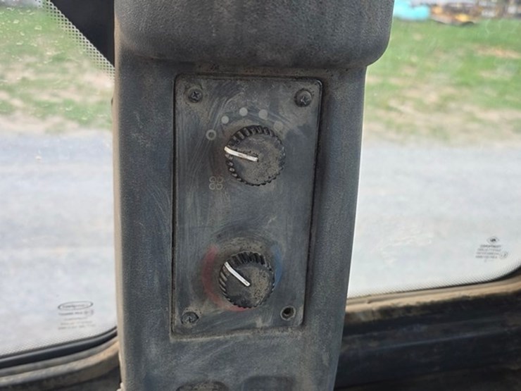 2012-deere-444k-image-56