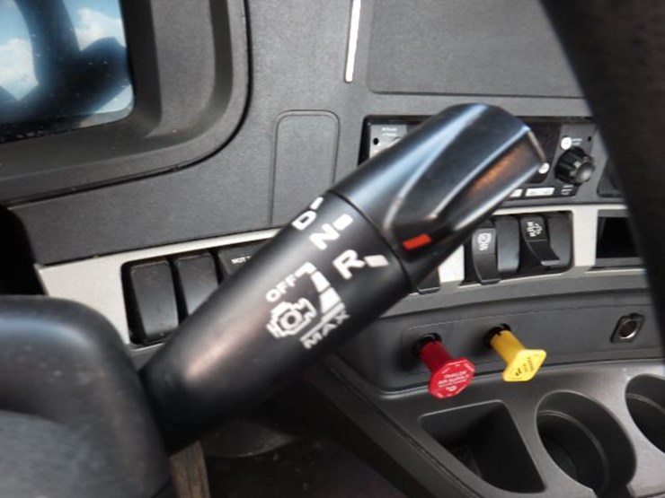 2023-kenworth-t680-image-15