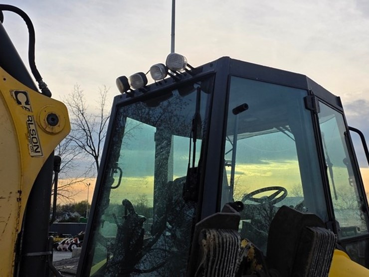 2009-new-holland-b95b-image-18