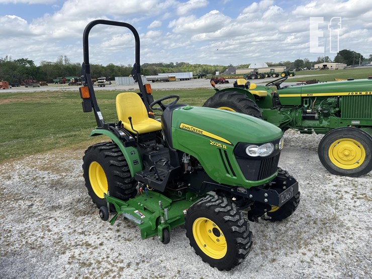 2025-john-deere-2025r-image-3