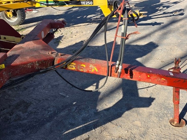 new-holland-166-image-13