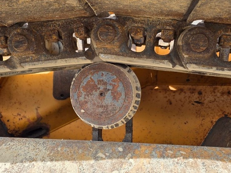 2016-case-750m-lgp-image-21