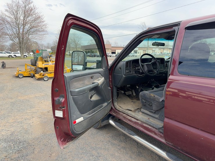 2001-chevrolet-silverado-3500-image-17