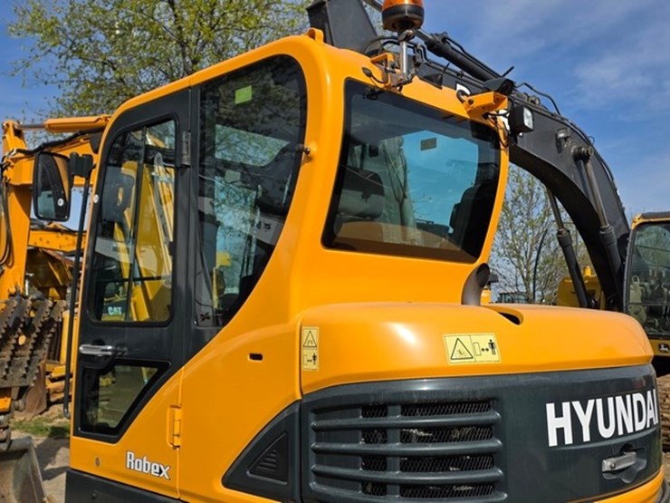 2020-new-holland-e57c-image-23