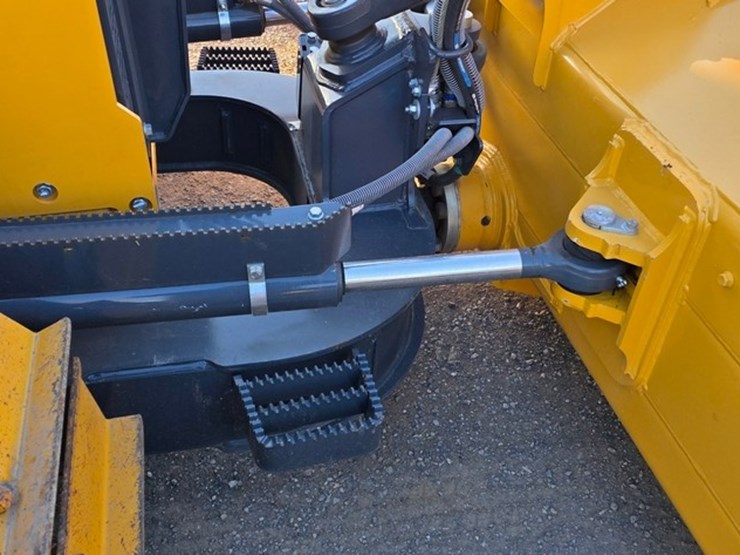 2023-deere-550-lgp-image-52