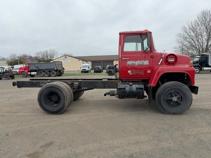 1970-ford-8000-image-6