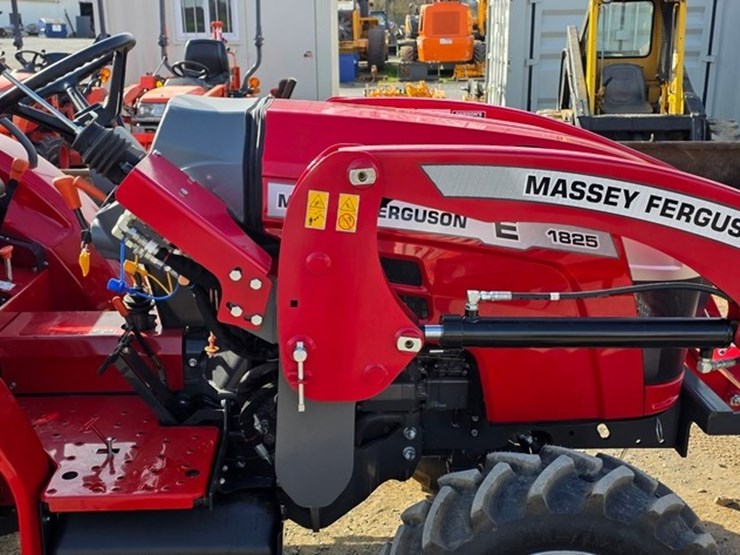 2022-massey-ferguson-1825e-image-23