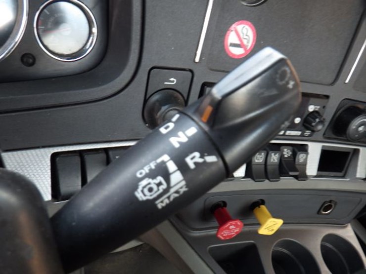 2022-kenworth-t680-image-17