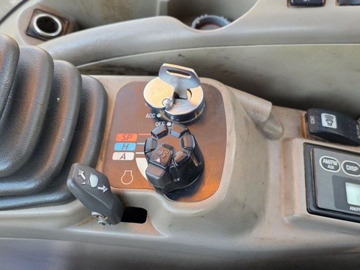 2014-case-cx160c-image-93