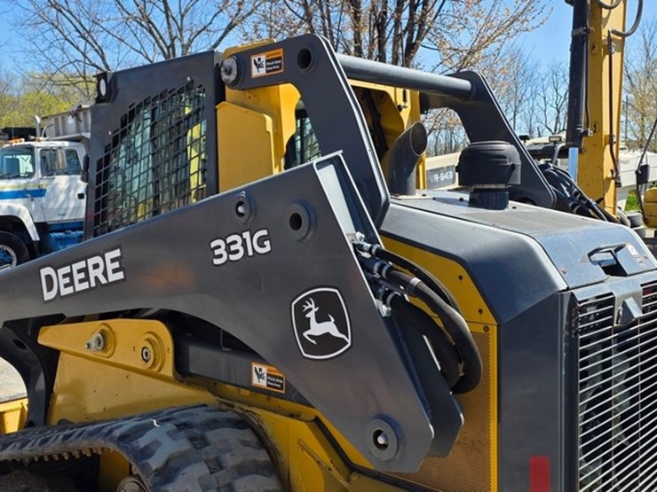 2018-deere-331g-image-23