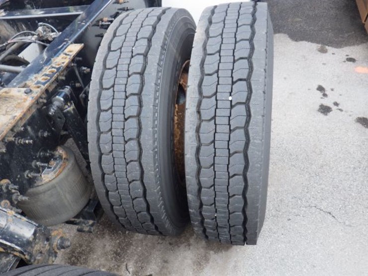 2019-volvo-vnl300-image-9