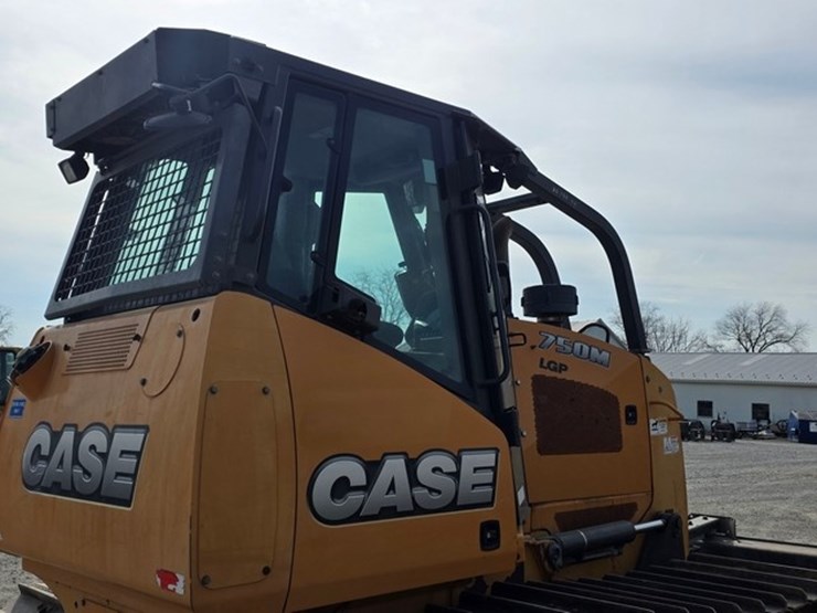 2016-case-750m-lgp-image-30