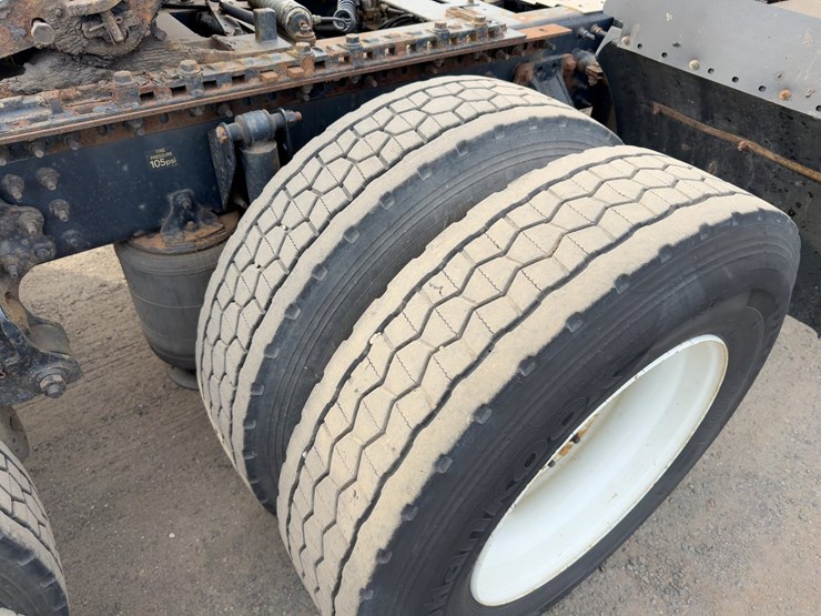 2013-mack-pinnacle-cxu613-image-15