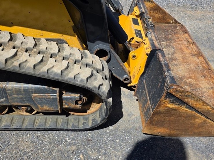 2018-deere-331g-image-8