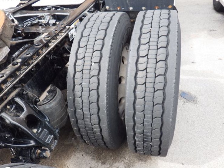 2022-kenworth-t680-image-7