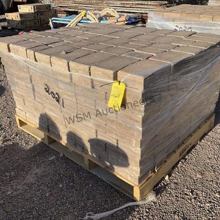 PALLET OF STONE PAVERS