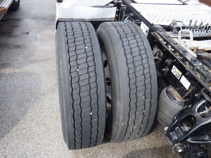 2023-kenworth-t680-image-13