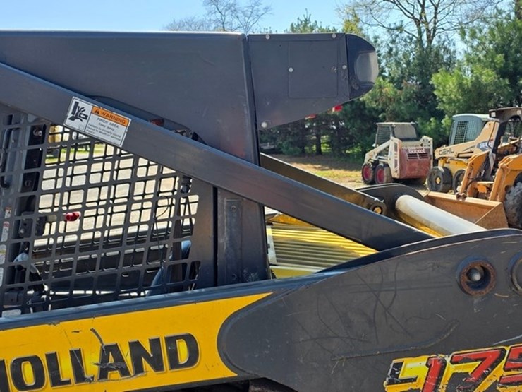 new-holland-l175-image-23