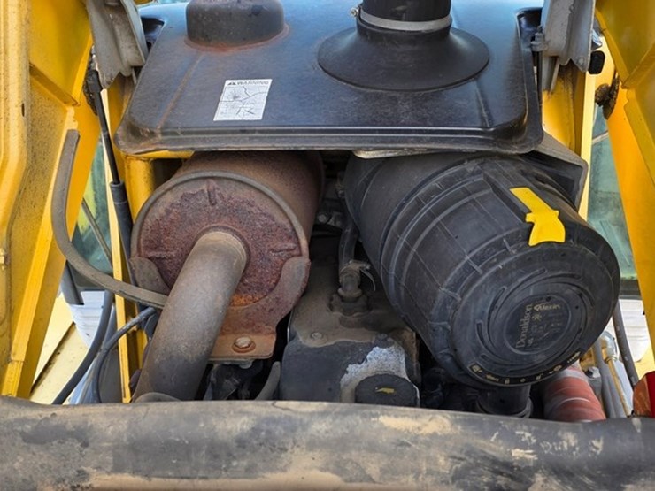 2009-new-holland-b95b-image-48