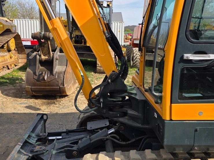 2020-new-holland-e57c-image-15