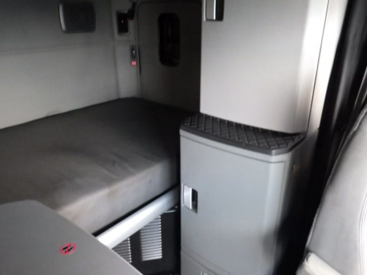 2022-kenworth-t680-image-7