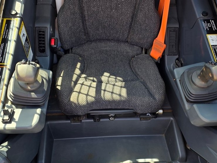 2018-deere-331g-image-49