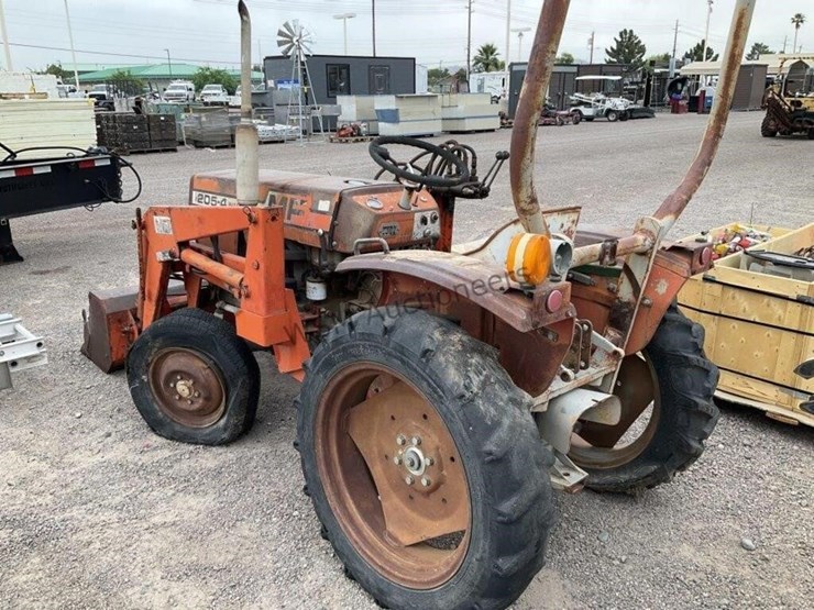 massey-ferguson-205-4-image-2