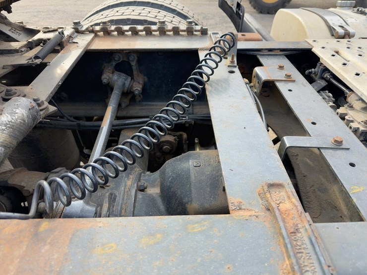 2013-mack-pinnacle-cxu613-image-14