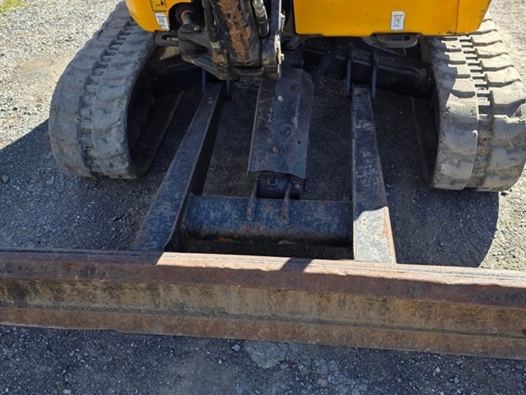 2021-jcb-35z-1-image-37