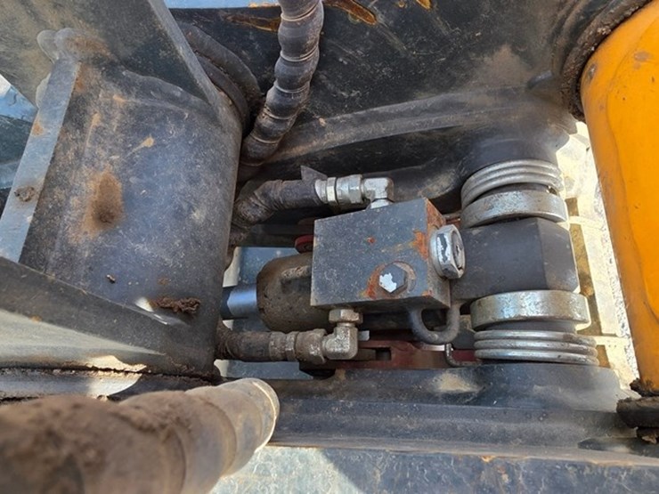 2020-new-holland-e57c-image-53