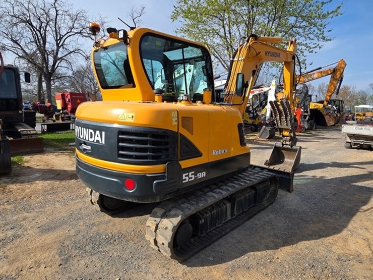 2020-new-holland-e57c-image-3