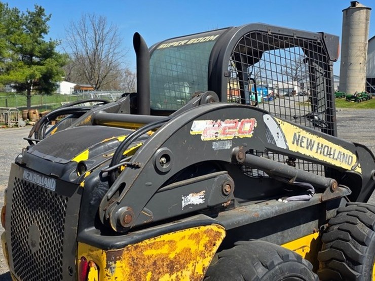 2013-new-holland-l220-image-15