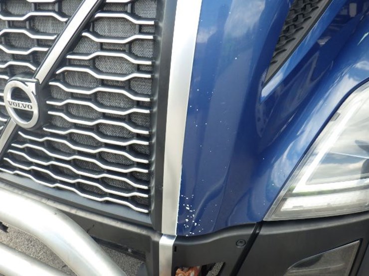 2019-volvo-vnl300-image-3