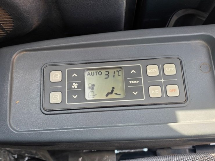 2020-new-holland-e57c-image-76