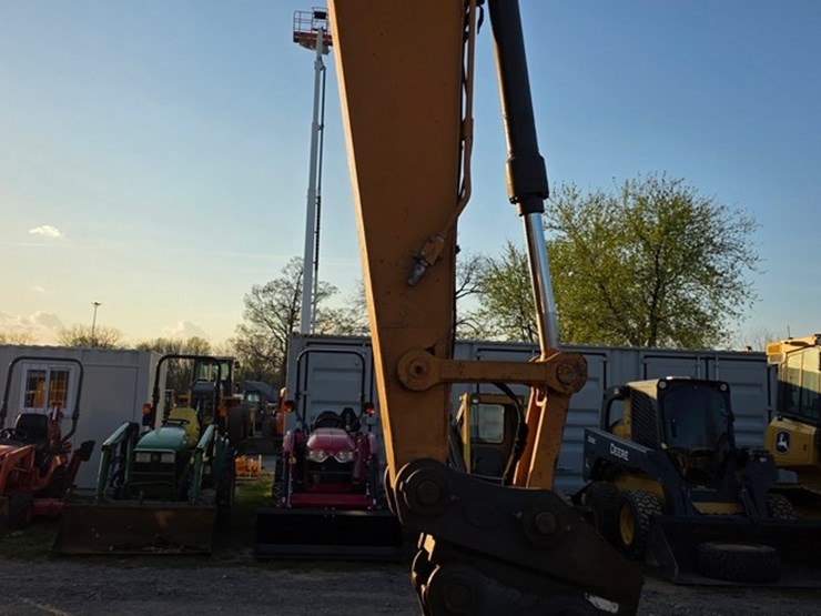 2014-case-cx160c-image-58