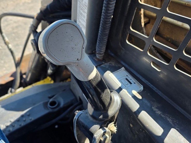 new-holland-l175-image-42