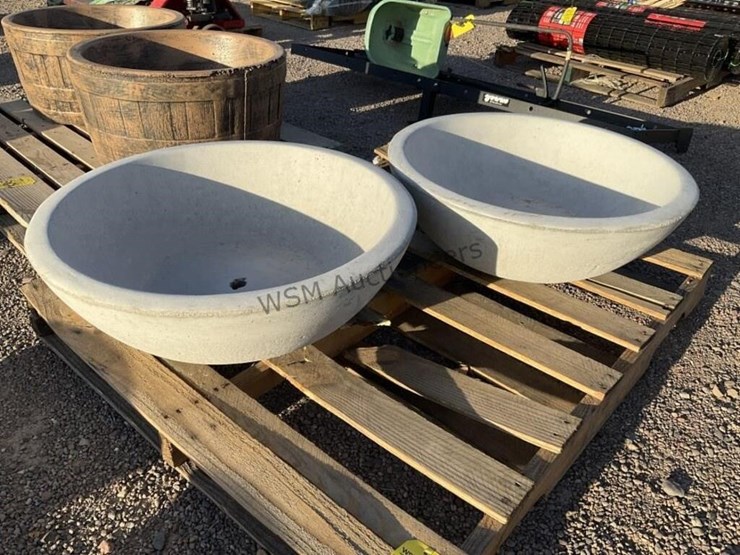 (2)-concrete-planters-image-1