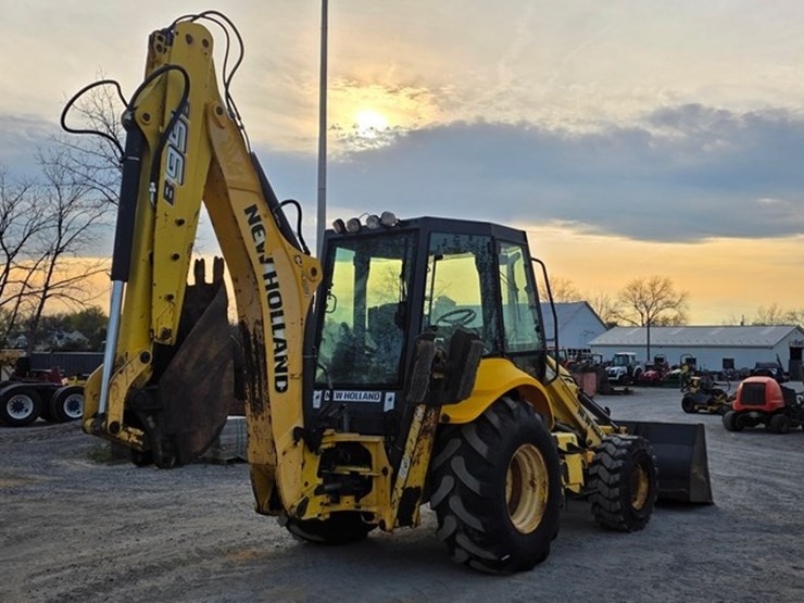 2009-new-holland-b95b-image-4