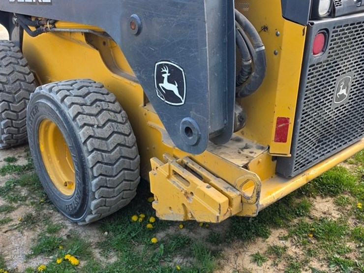 2014-deere-326e-image-21