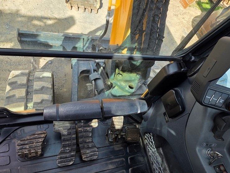 2020-new-holland-e57c-image-68