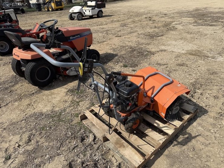 yard-max-yp7065-power-sweeper-image-4