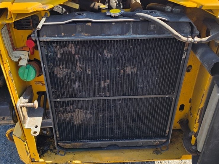 new-holland-l175-image-31