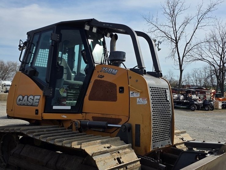 2016-case-750m-lgp-image-49