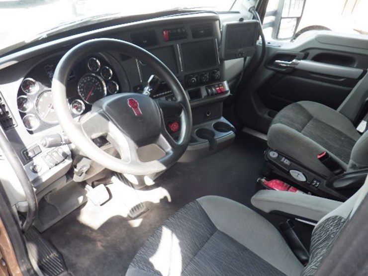 2022-kenworth-t680-image-18
