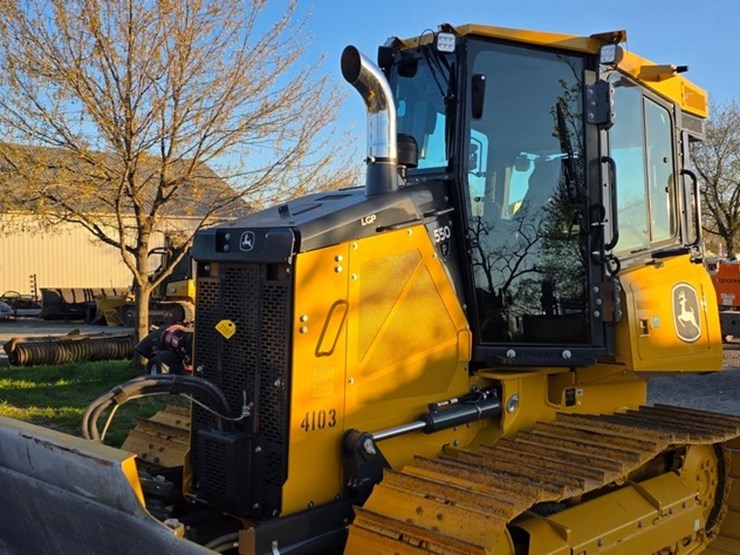 2023-deere-550-lgp-image-7